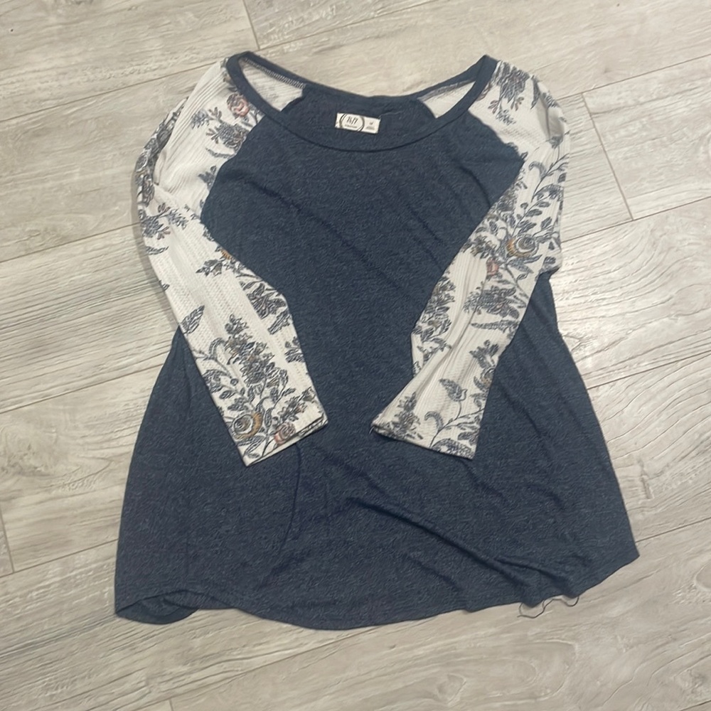 Medium 24/7 Maurice’s quarter sleeve